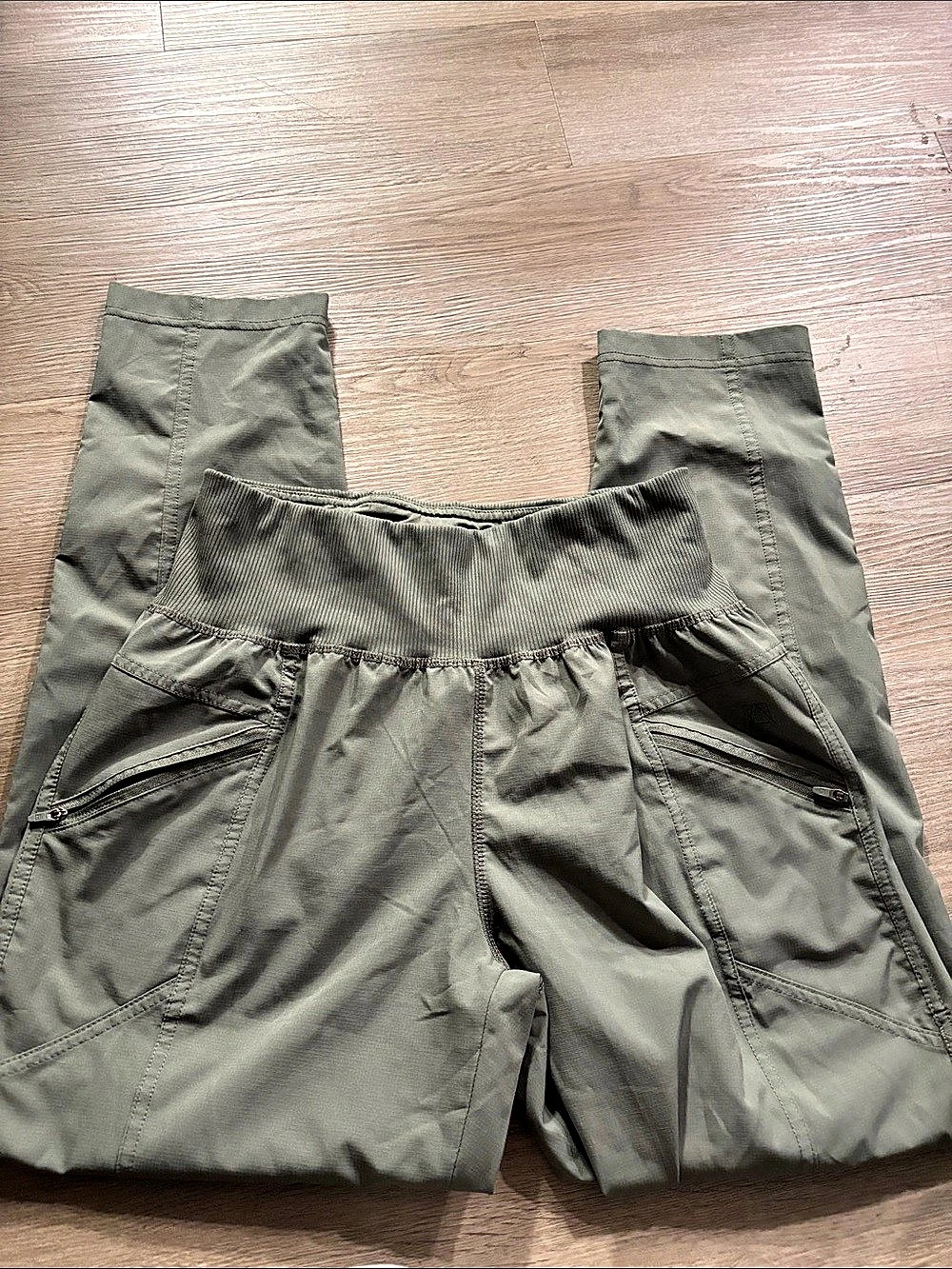 Avalanche Green tapered cargo pants Medium